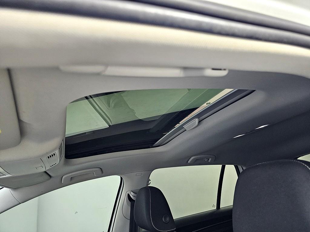 Volkswagen Golf - Vista 12