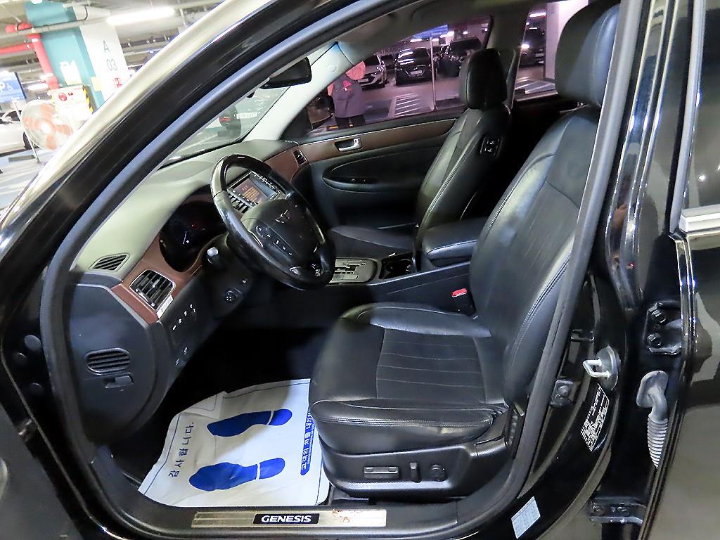 HYUNDAI Genesis - Vista 6