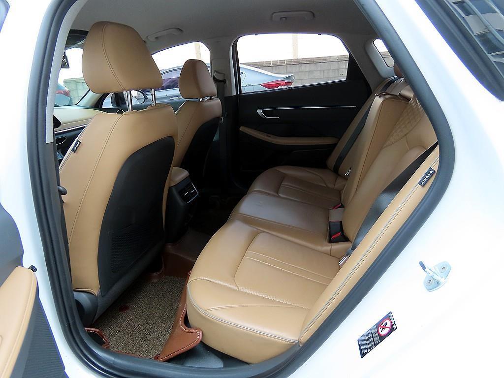 HYUNDAI Sonata - Vista 6