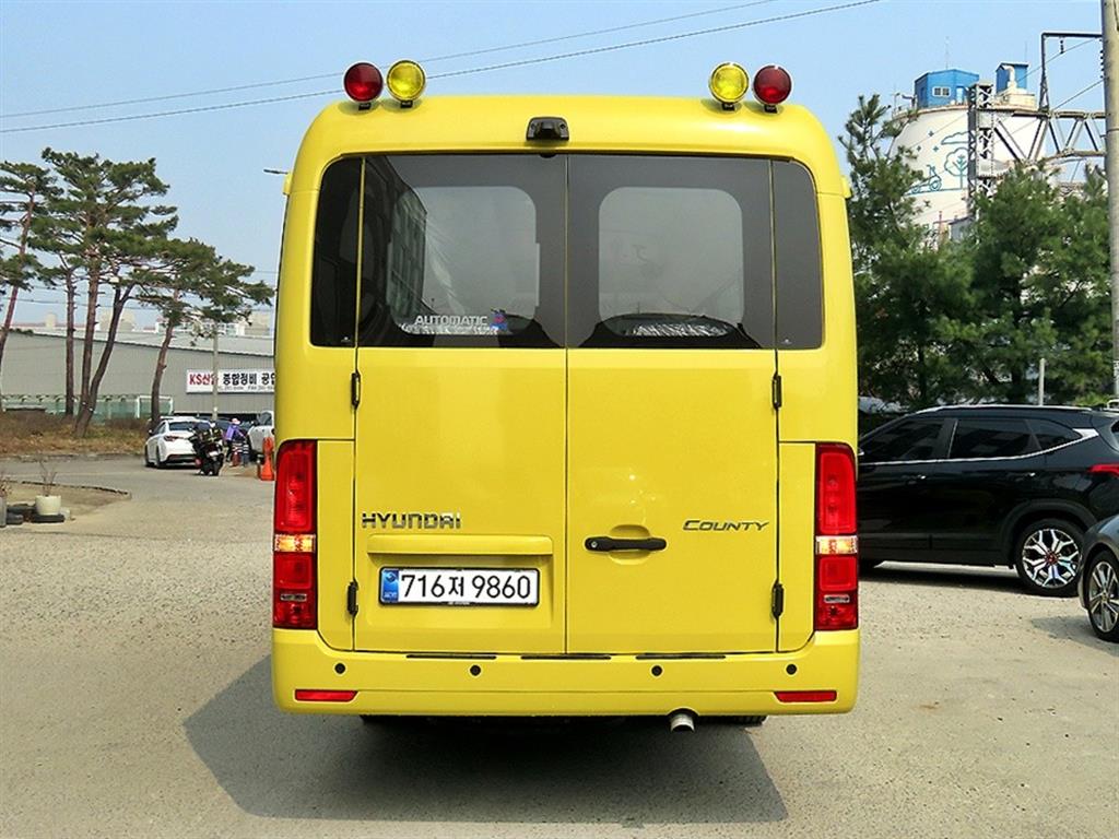 medium and large bus Hyundai bus - Vista 5