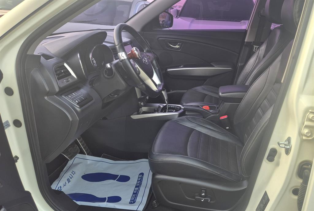 Ssangyong Tivoli - Vista 9