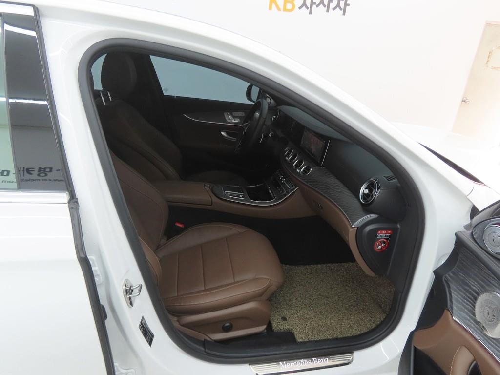 Mercedes Benz E class - Vista 8