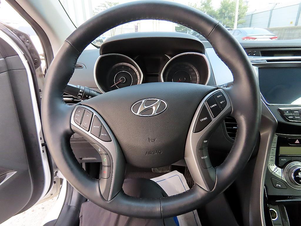 HYUNDAI Avante - Vista 8