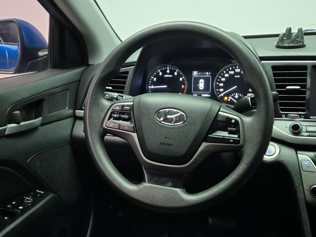 HYUNDAI Avante - Vista 9