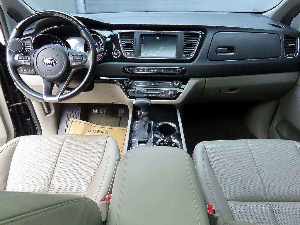 KIA Carnival - Vista 7