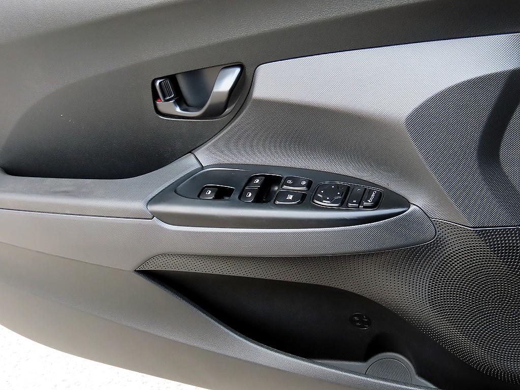 HYUNDAI Veloster - Vista 11