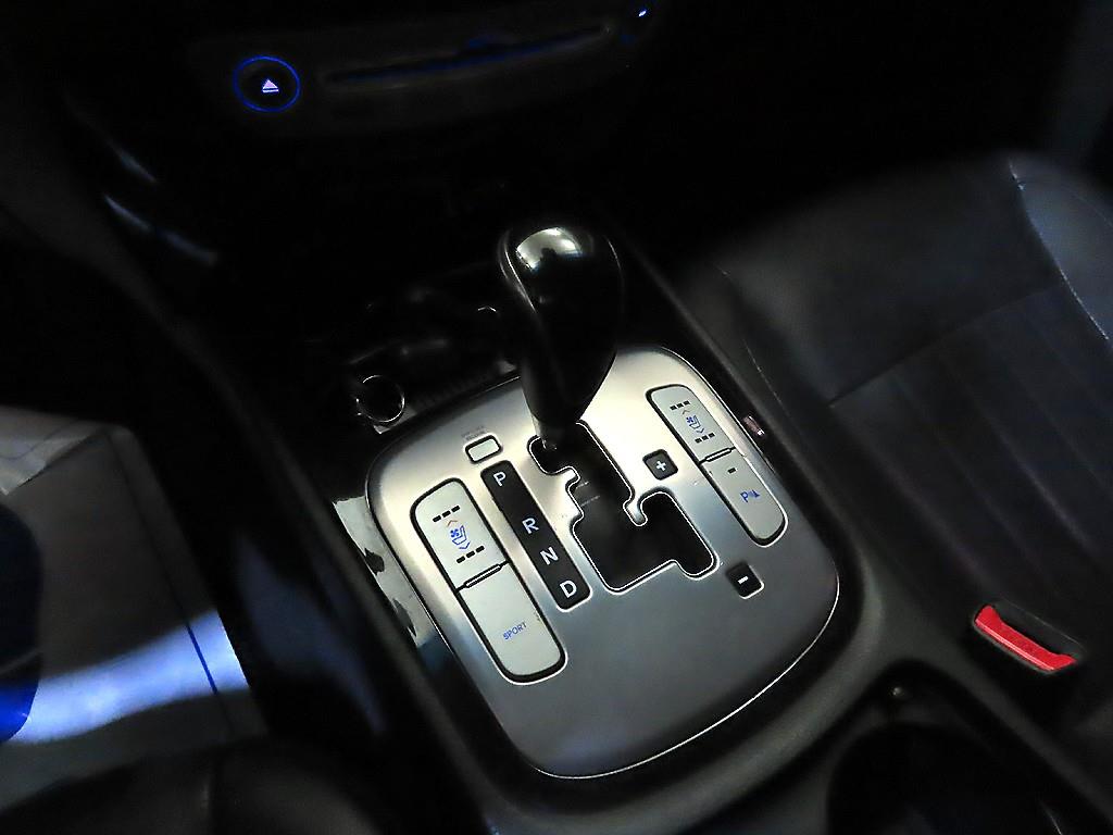 HYUNDAI Genesis - Vista 12