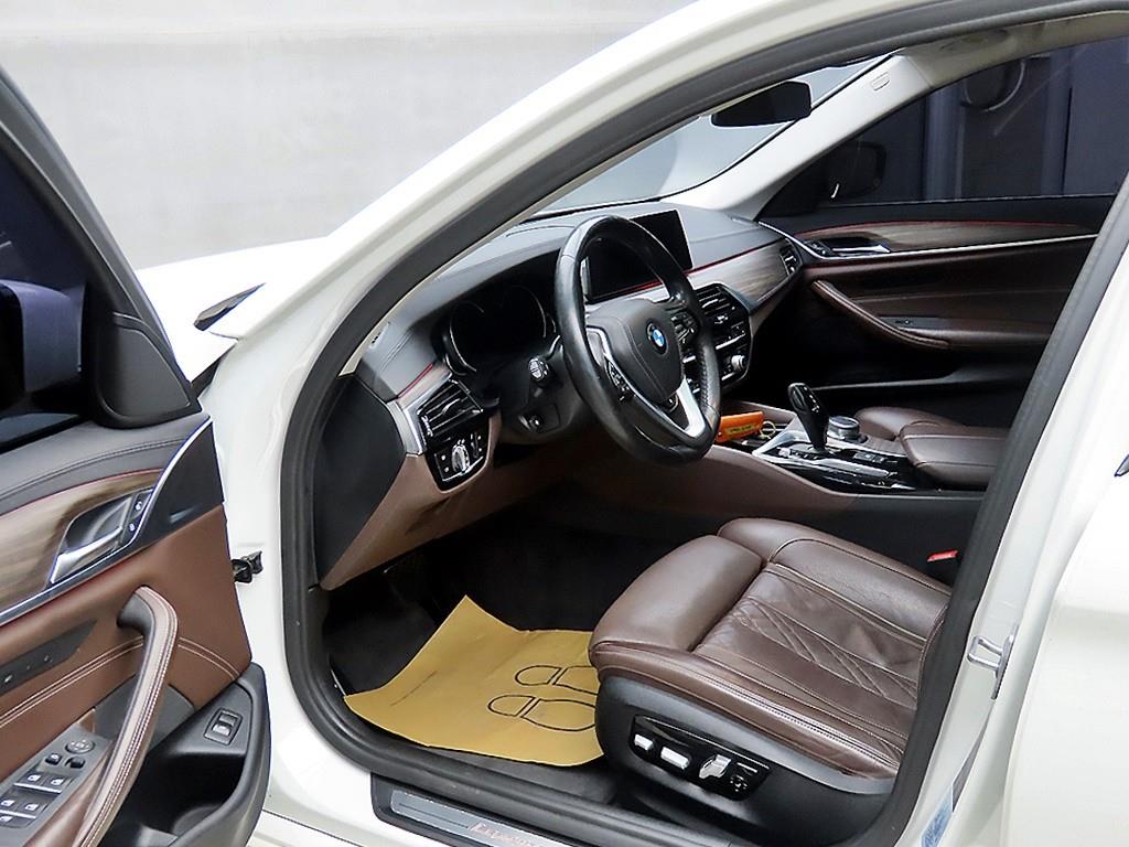 BMW 5 Series - Vista 5