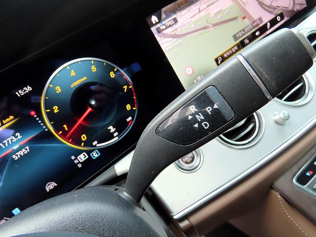 Mercedes Benz E class - Vista 10