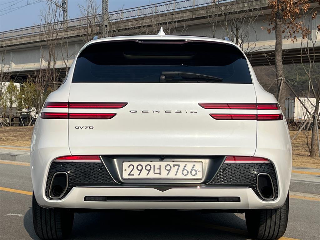 Genesis GV70 - Vista 4