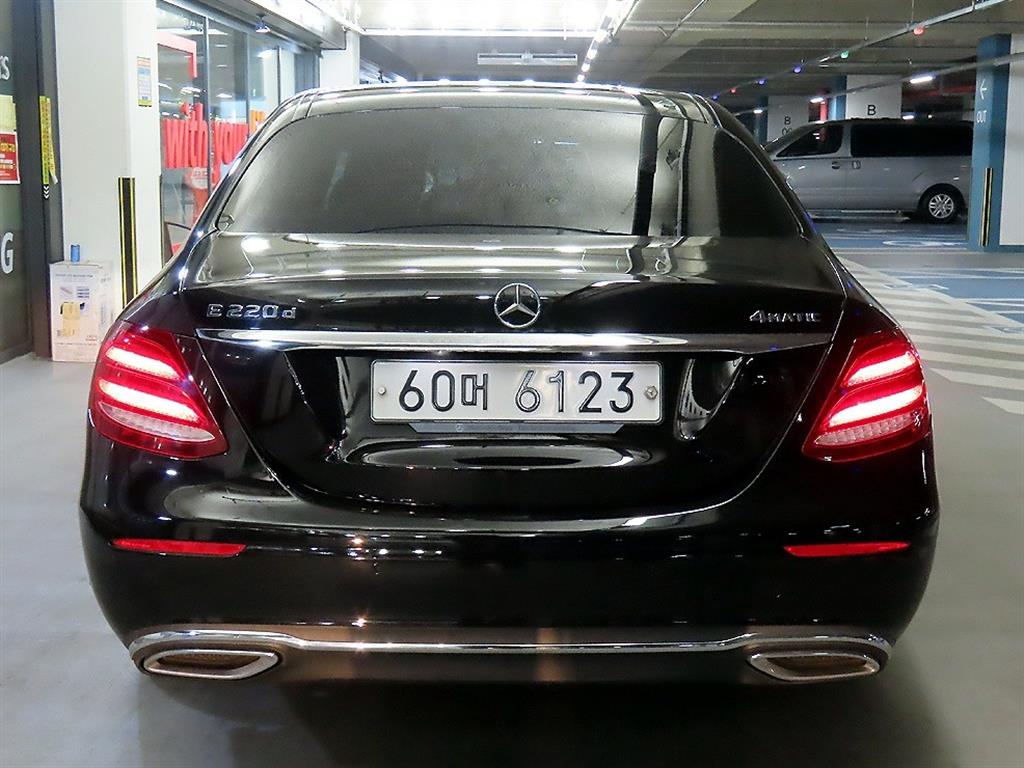 Mercedes Benz E class - Vista 5
