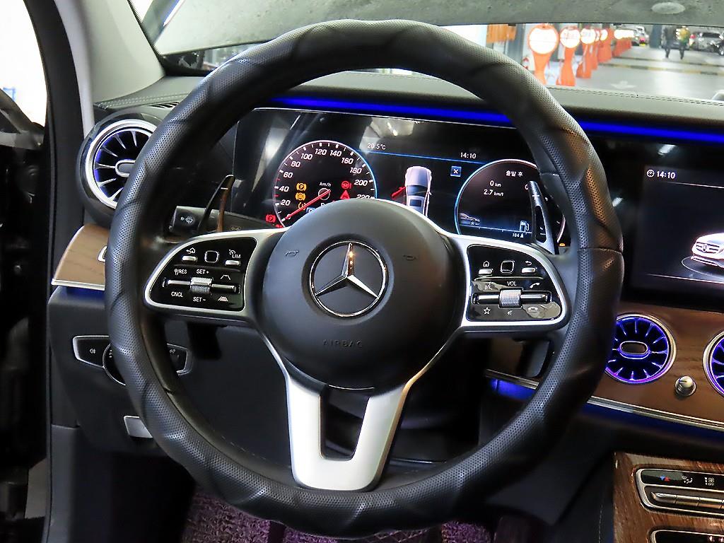 Mercedes Benz E class - Vista 8