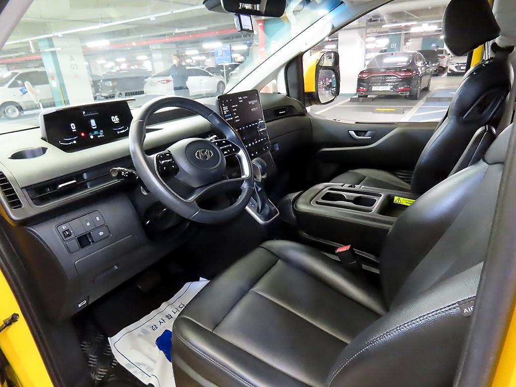 HYUNDAI Staria - Vista 10