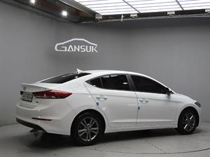 HYUNDAI Avante - Vista 8