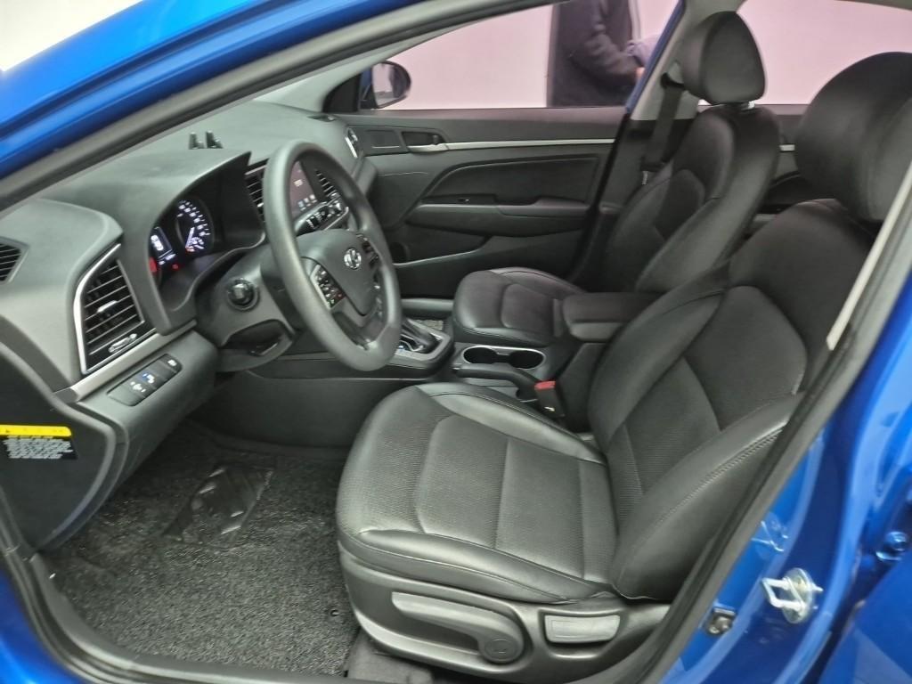 HYUNDAI Avante - Vista 11