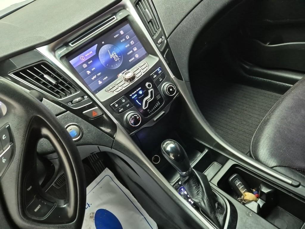 HYUNDAI Sonata - Vista 10