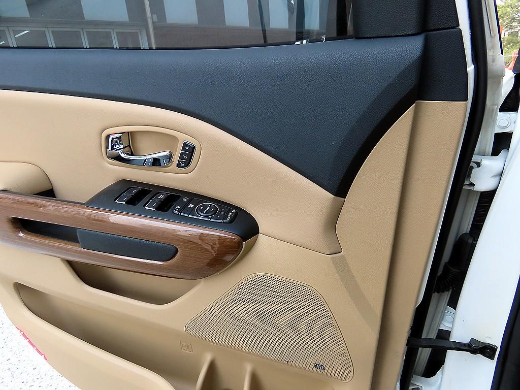 KIA Carnival - Vista 11