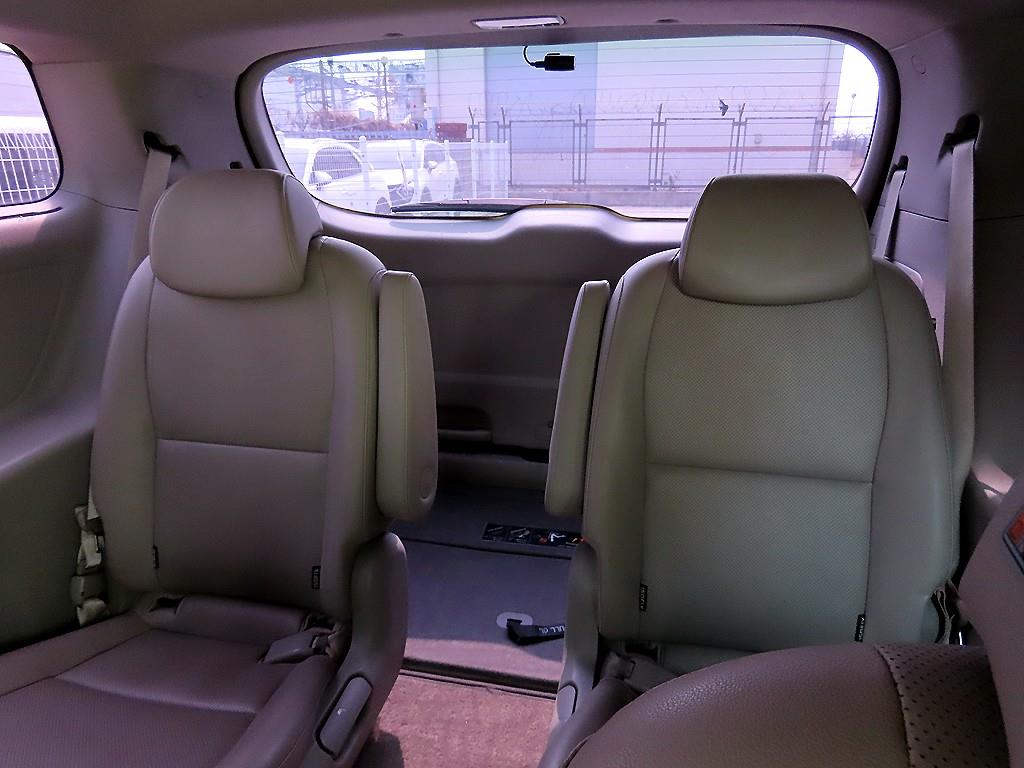 KIA Carnival - Vista 7