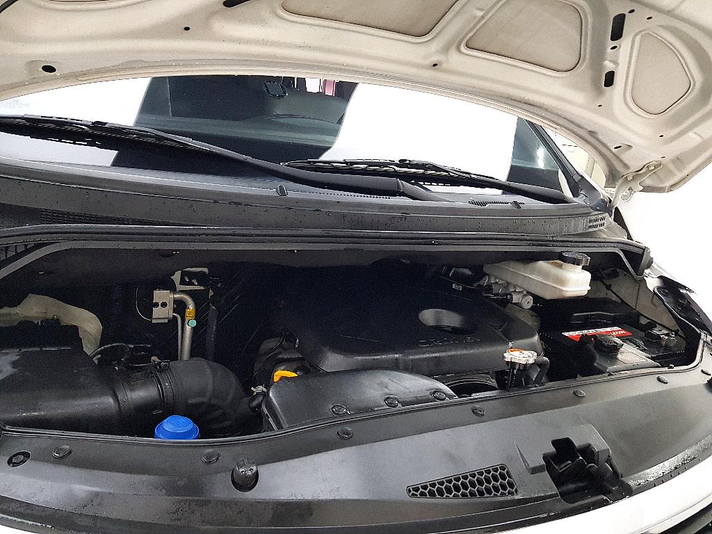 HYUNDAI Starex - Vista 6