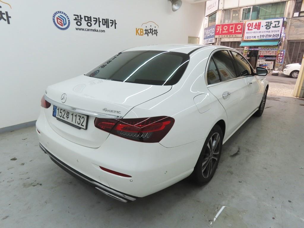 Mercedes Benz E class - Vista 3