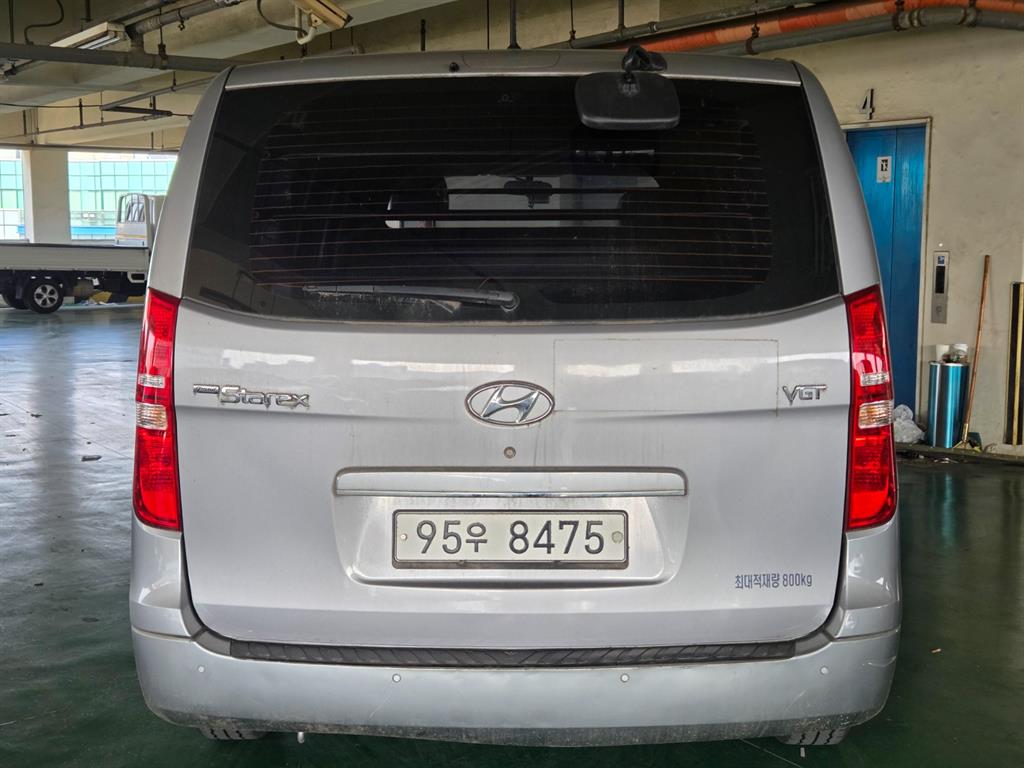 HYUNDAI Starex - Vista 4