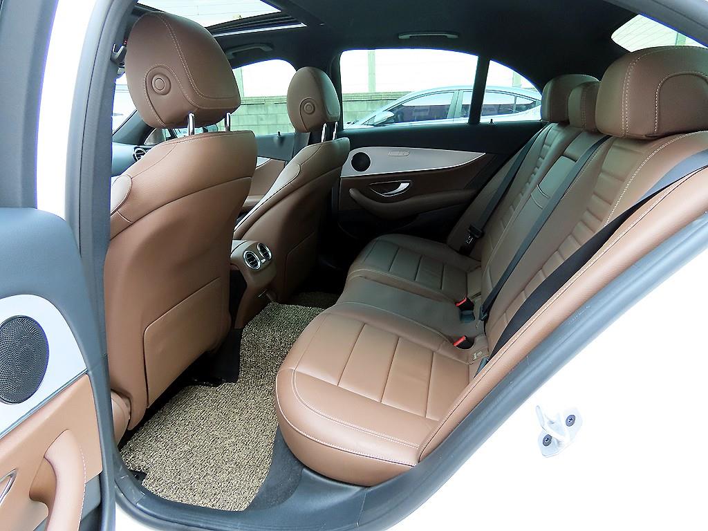 Mercedes Benz E class - Vista 6