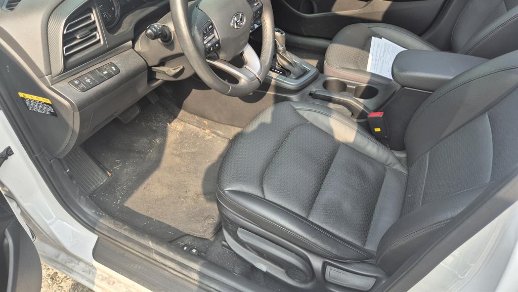 HYUNDAI Avante - Vista 12