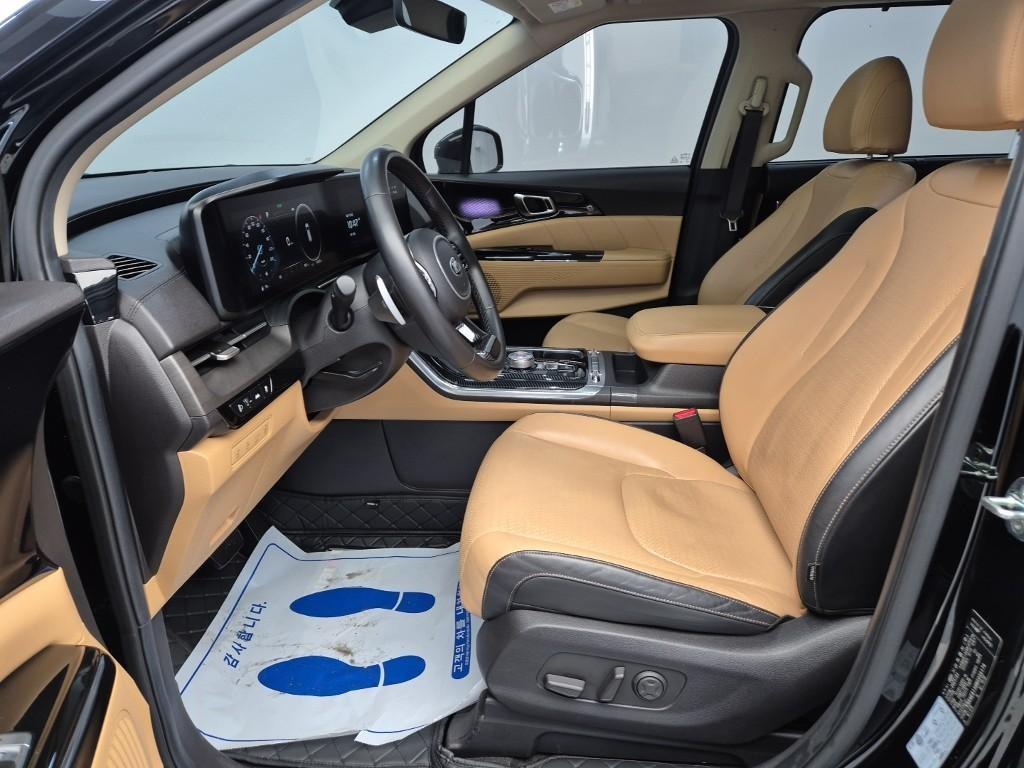 KIA Carnival - Vista 11