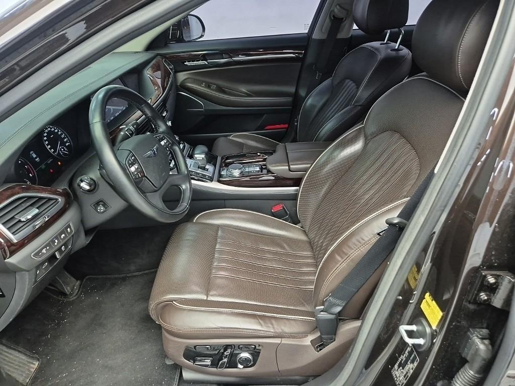 Genesis EQ900 - Vista 6