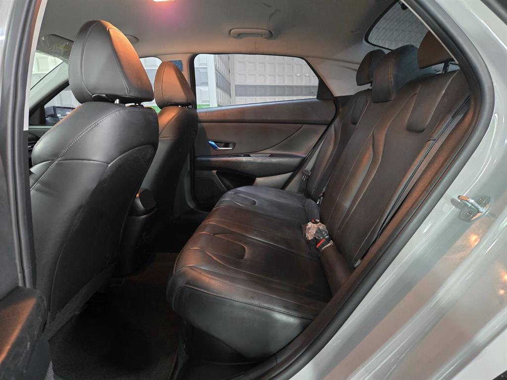 HYUNDAI Avante - Vista 7