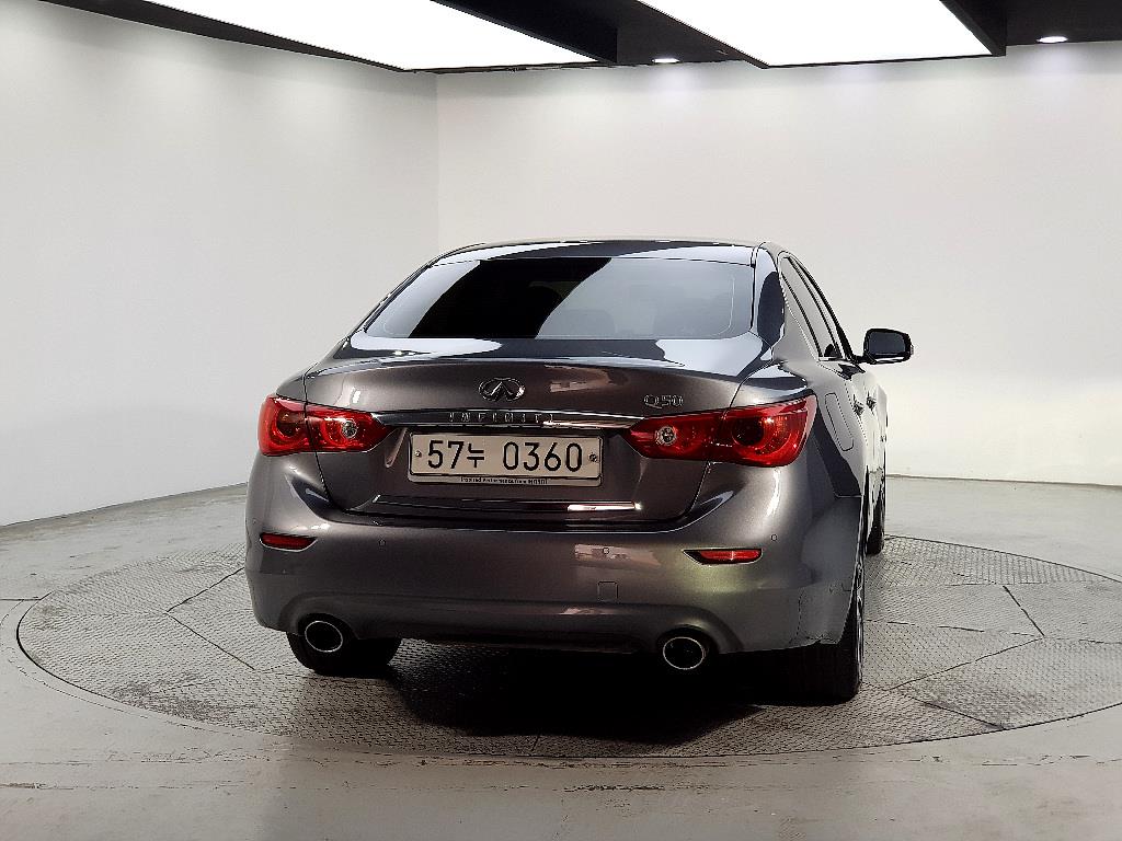 Infiniti Q - Vista 3