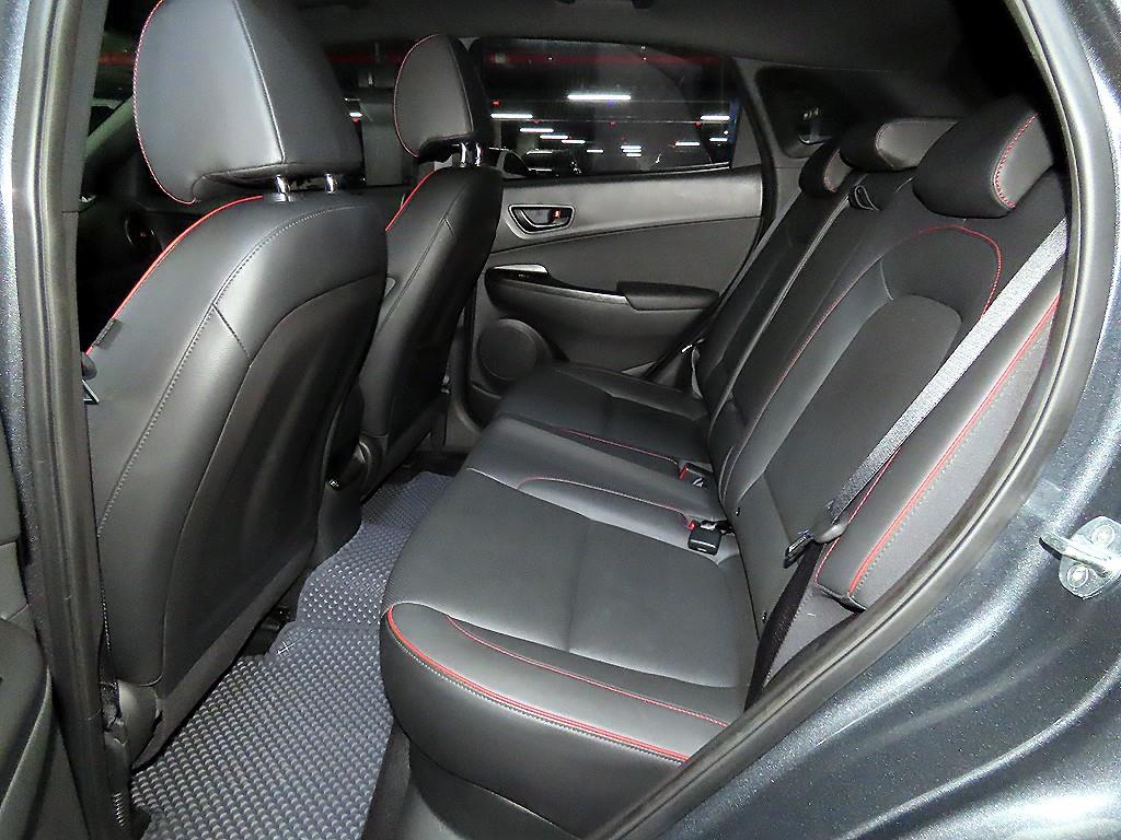 HYUNDAI Kona - Vista 7