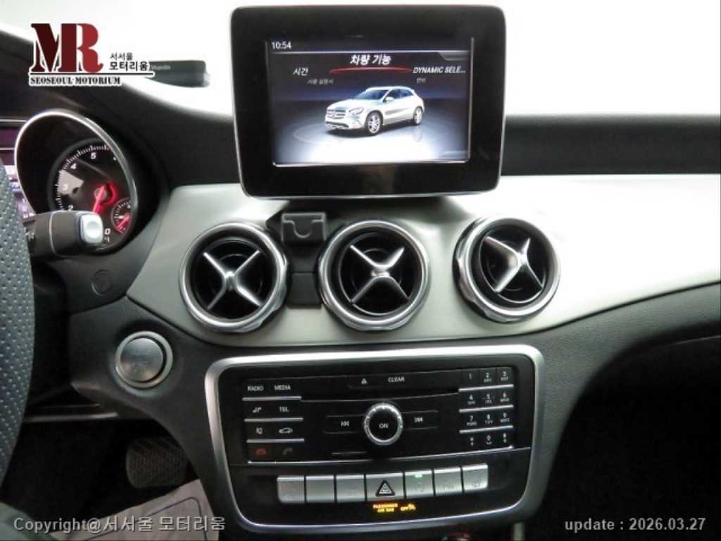 Mercedes Benz GLA Class - Vista 10