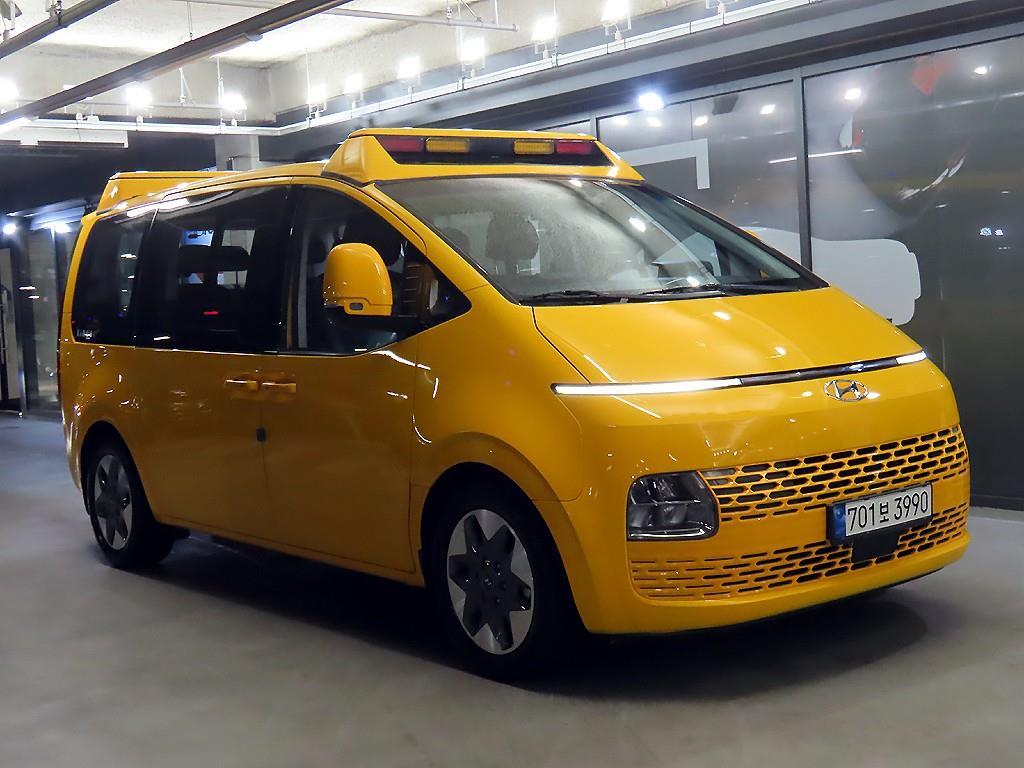 HYUNDAI Staria 2022 Amarillo - Importación desde Corea - HF Imports Iquique - Foto 1