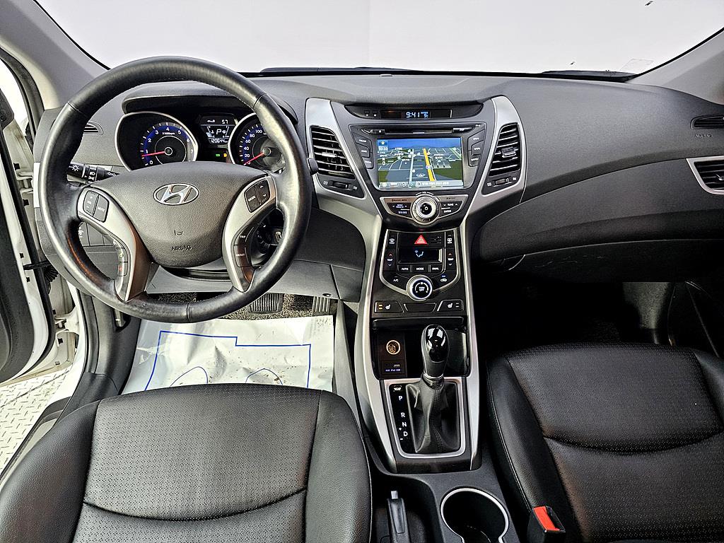 HYUNDAI Avante - Vista 10