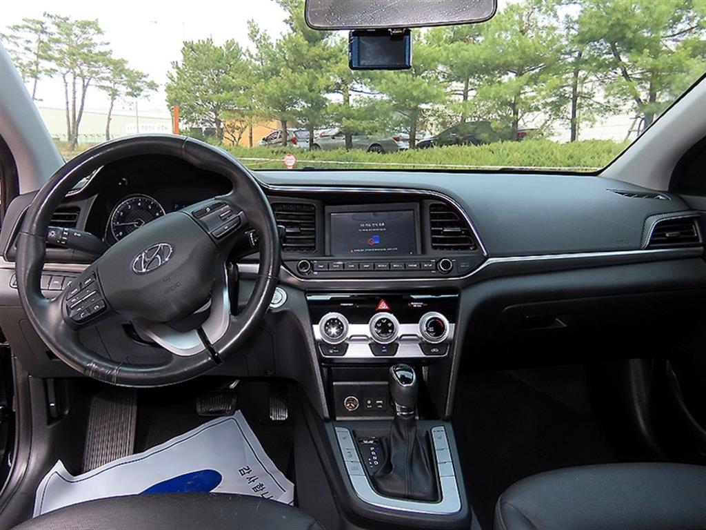 HYUNDAI Avante - Vista 7