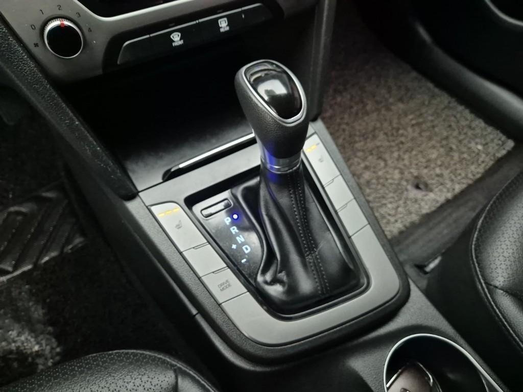 HYUNDAI Avante - Vista 8