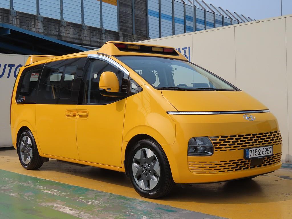 HYUNDAI Staria 2022 Amarillo - Importación desde Corea - HF Imports Iquique - Foto 1