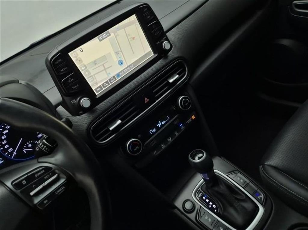 HYUNDAI Kona - Vista 10