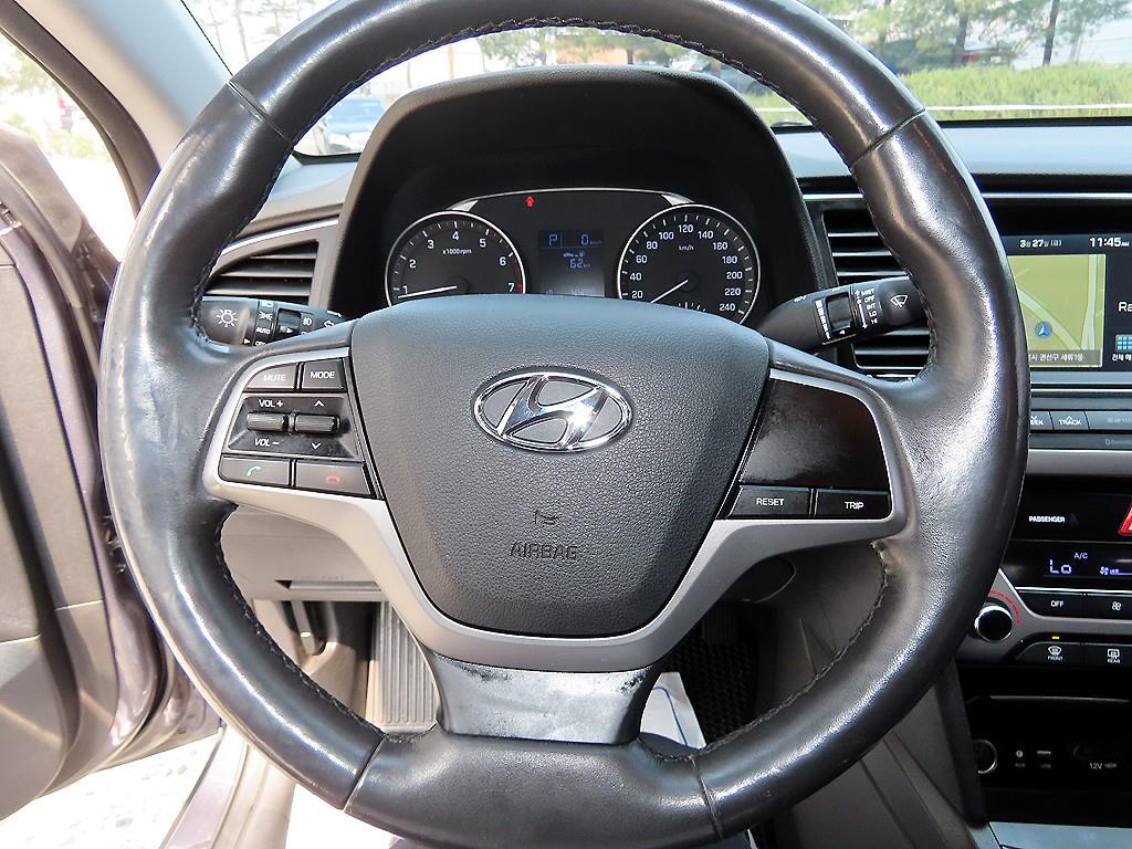 HYUNDAI Avante - Vista 8