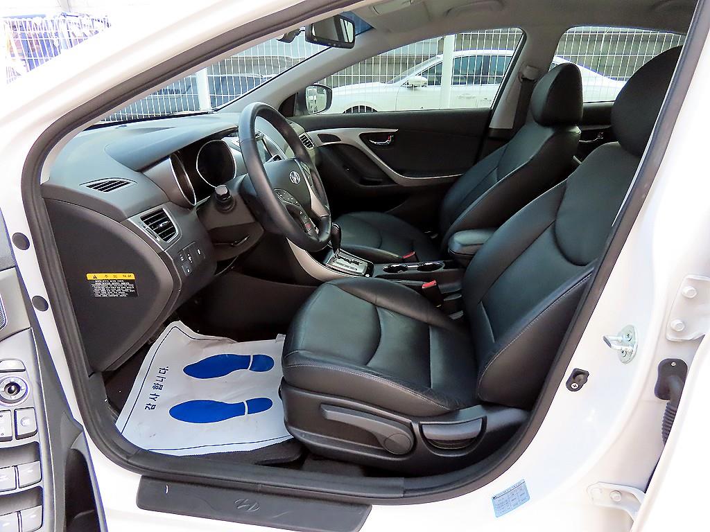 HYUNDAI Avante - Vista 5