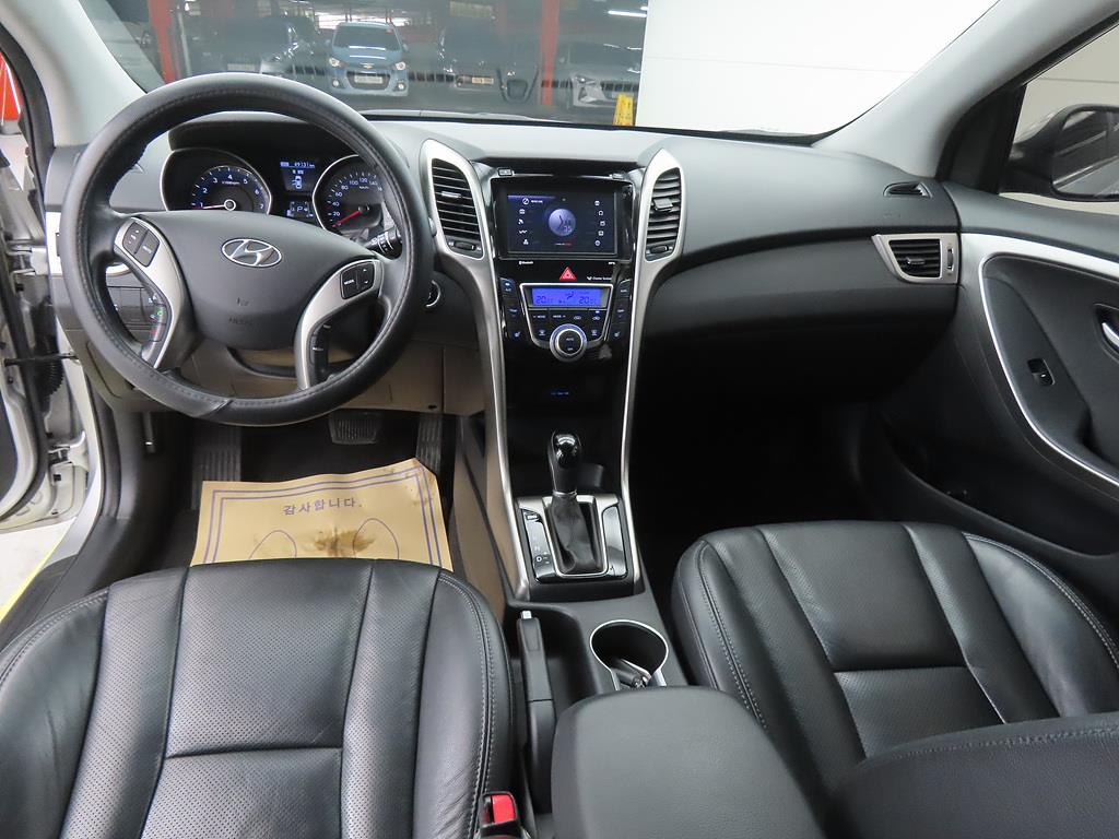 HYUNDAI i30 - Vista 7