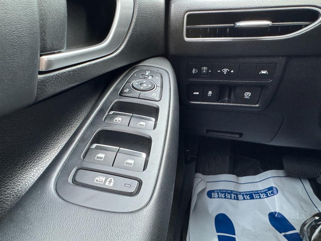 HYUNDAI Sonata - Vista 10