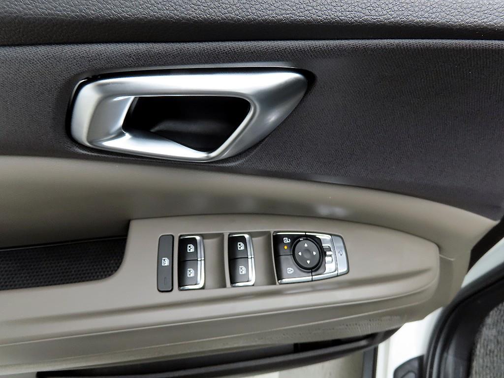 KIA Carnival - Vista 11