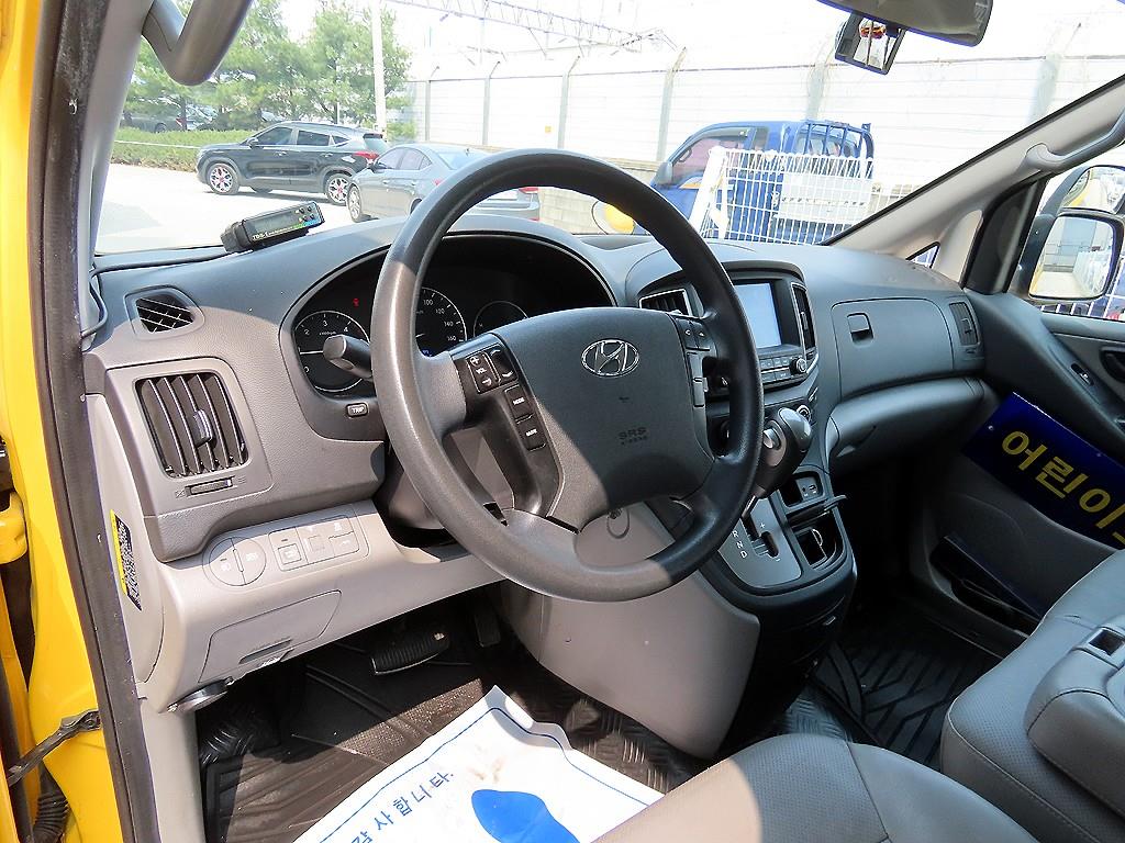 HYUNDAI Starex - Vista 8