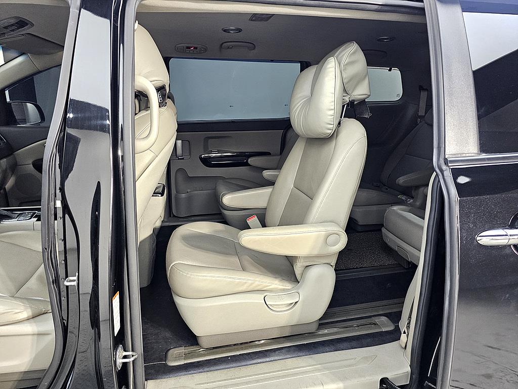 KIA Carnival - Vista 9