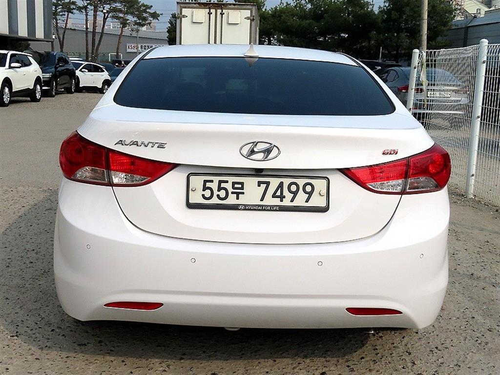 HYUNDAI Avante - Vista 4