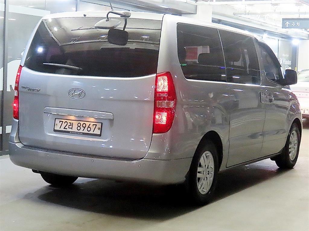 HYUNDAI Starex - Vista 4