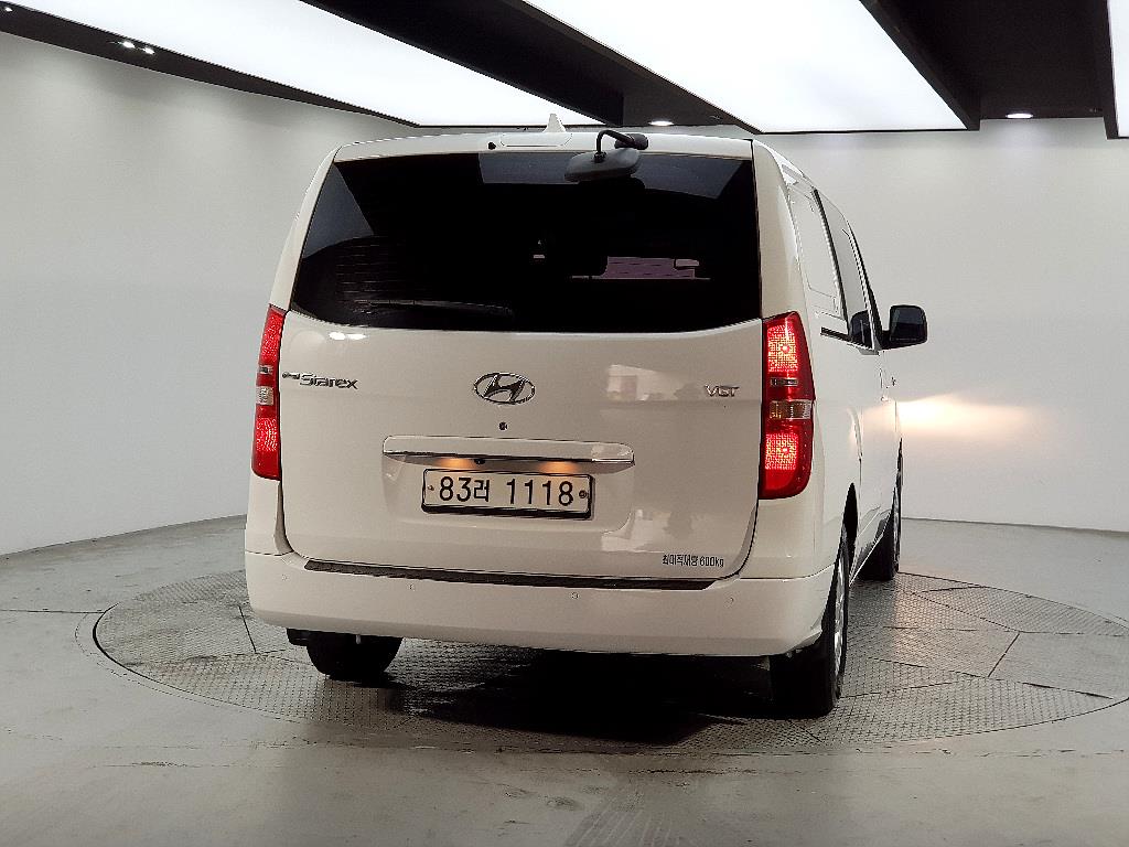 HYUNDAI Starex - Vista 3