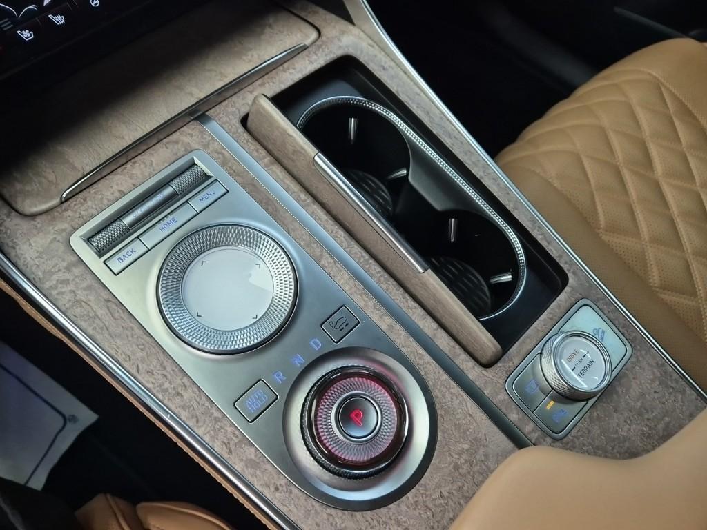 Genesis GV80 - Vista 8